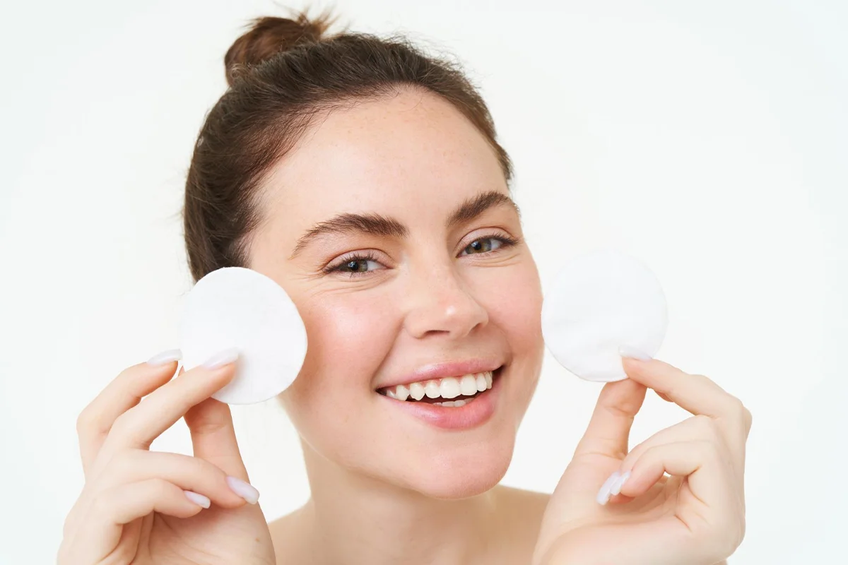 Jak zmyć makijaż wodoodporny bez podrażnień?